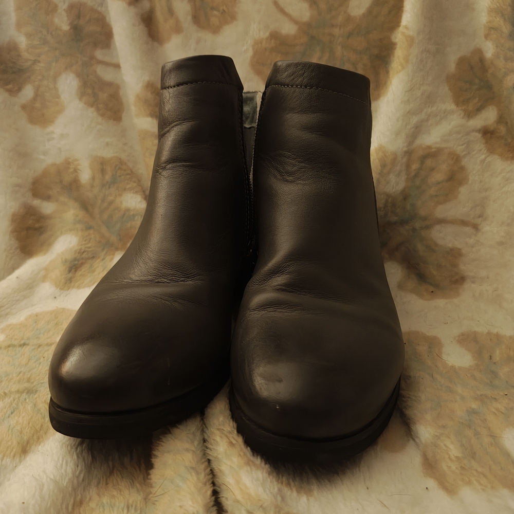 Propet Women's Chukka Boots in Dark Brown Leather